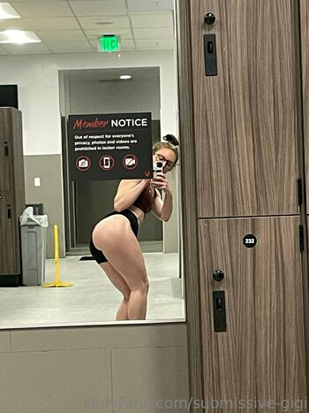 submissive-gigi