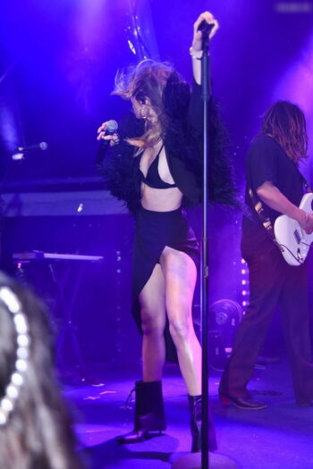Suki Waterhouse