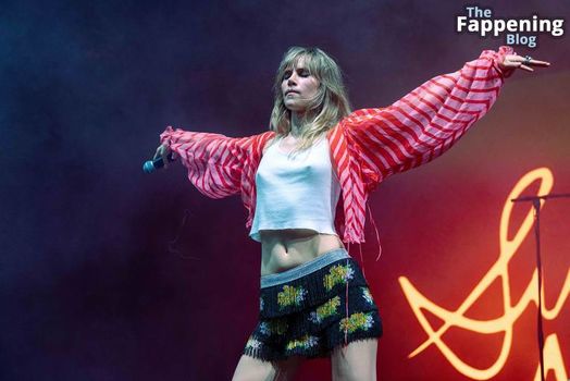Suki Waterhouse