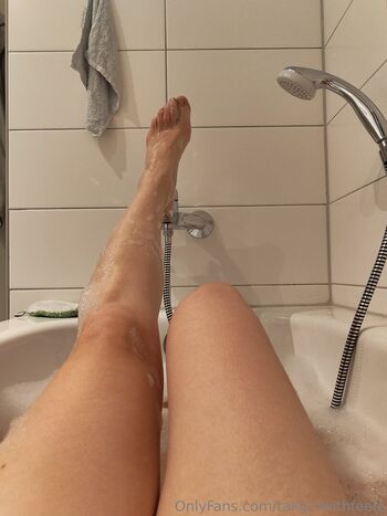 tallgirlwithfeets