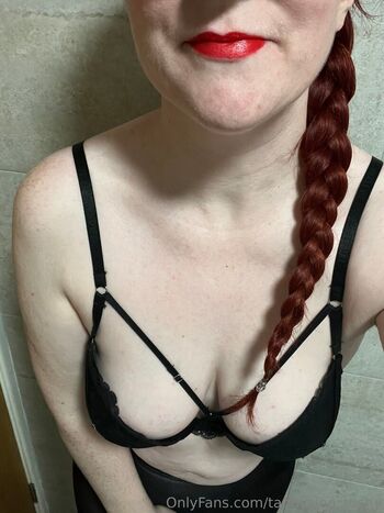 tantilising_tushy