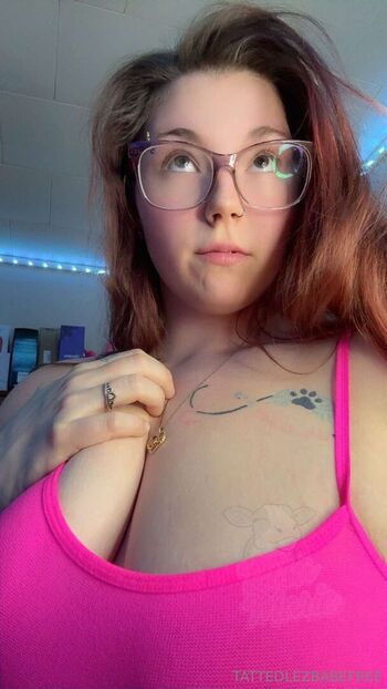 tattedlezbabefree