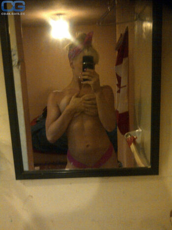 Taya Valkyrie