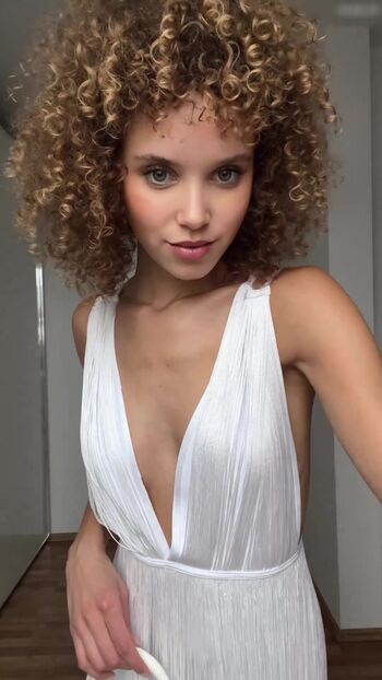Taynara Wolf