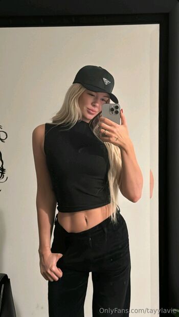 Tayylavie bunnybunsxo strwbrrycakexo