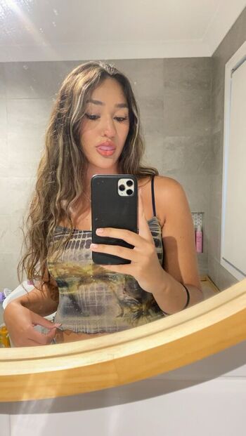 Teleaxostunning Aussie