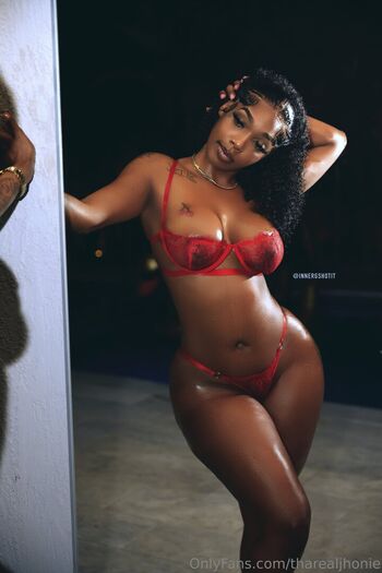 tharealglamxperienc