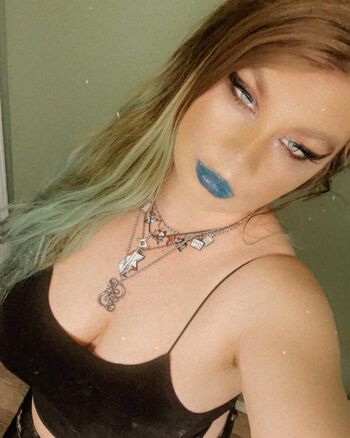 TheEllaNicolez