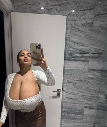thegirlinred0