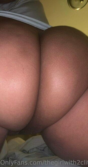 thegirlwith2clits
