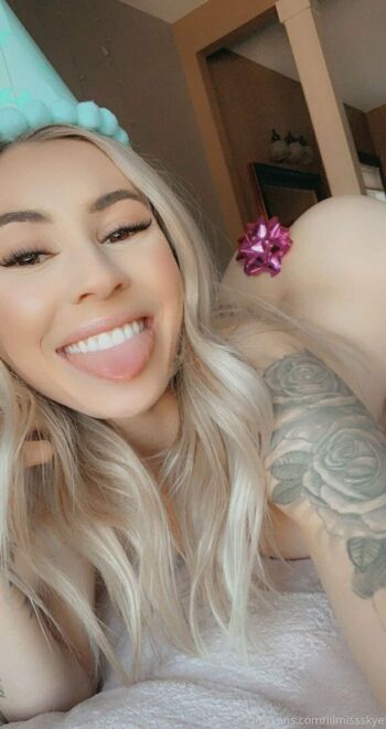 thelauraskyeofficial