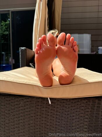 thequeeoffeet