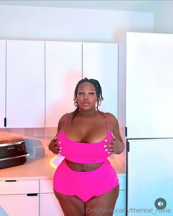 thereal_roxie