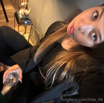 tilde_06