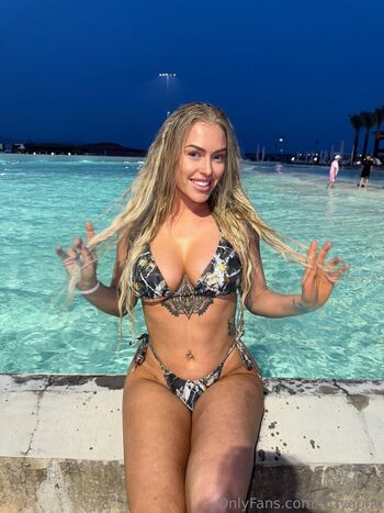 tittyauna