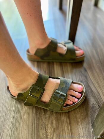 toe_hawk