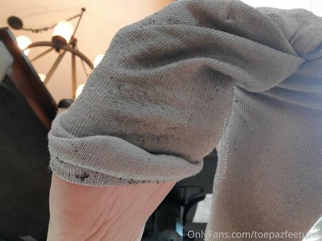 toepazfeetures