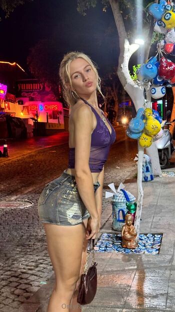 veradijkmansofficial