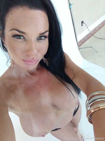 veronicaavluv