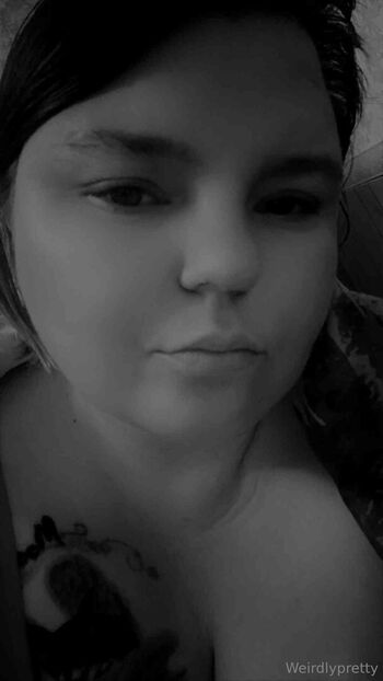 weirdlypretty666