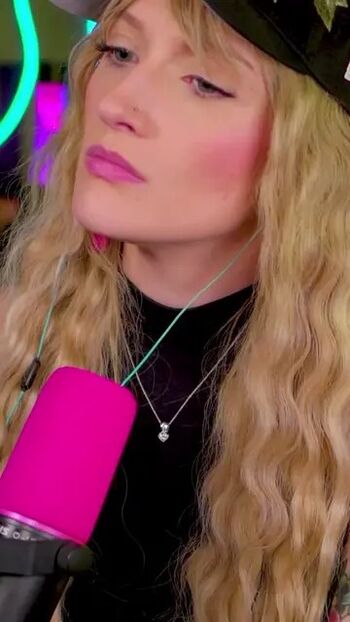 WheezyBlonde