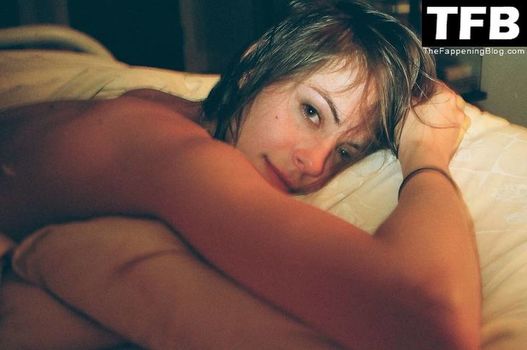 Willa Holland