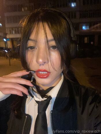 witch_roxie