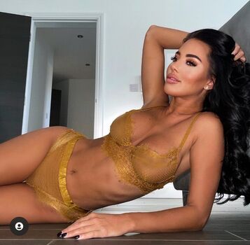 Yazmin Oukhellou