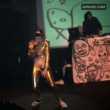 Yolandi