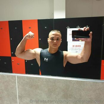 youngmusclegrowingboy