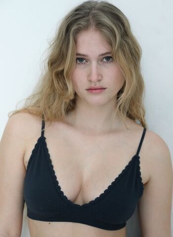 Zoe Helena