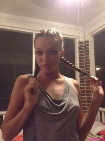Lili Simmons